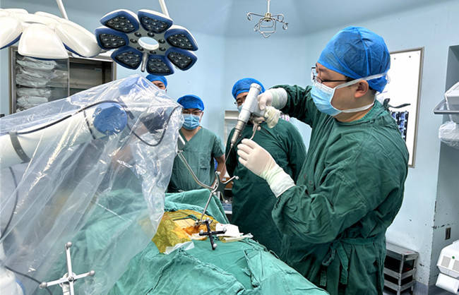 Is an orthopedic surgical robot good for spine surgery? 